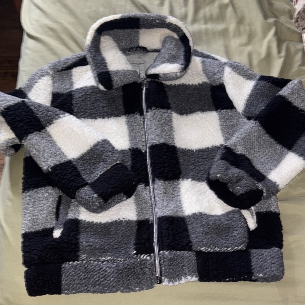 Cozy Checkered sherpa Jacket - Black and White